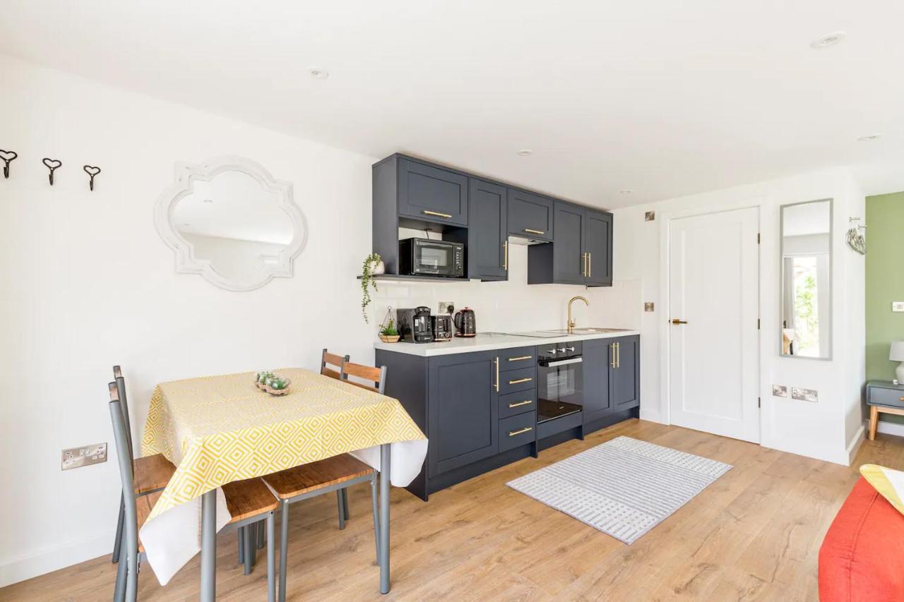 Charming Chester Studio With Private Garden & Free Parking ภายนอก รูปภาพ