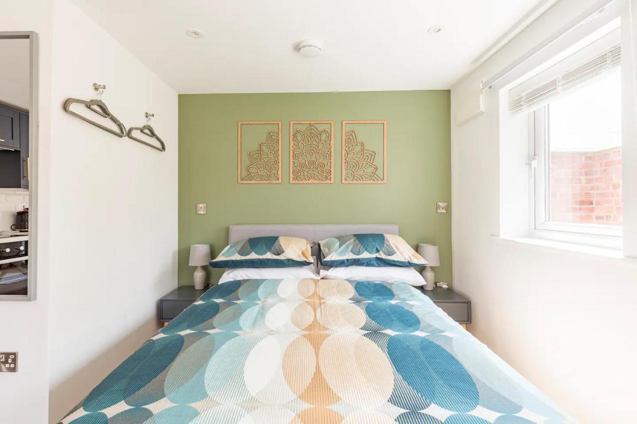 Charming Chester Studio With Private Garden & Free Parking ภายนอก รูปภาพ