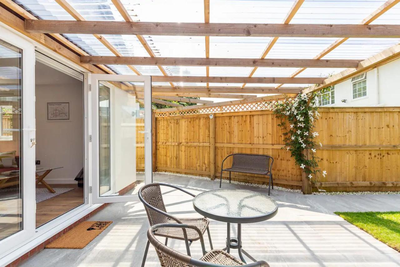 Charming Chester Studio With Private Garden & Free Parking ภายนอก รูปภาพ