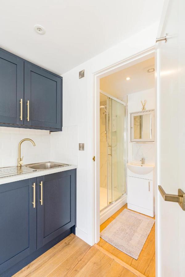 Charming Chester Studio With Private Garden & Free Parking ภายนอก รูปภาพ