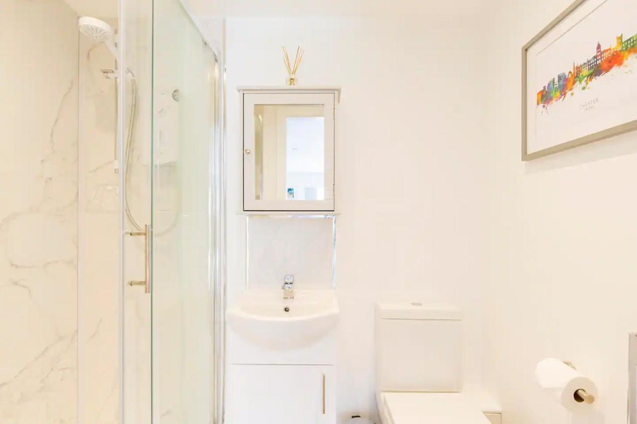 Charming Chester Studio With Private Garden & Free Parking ภายนอก รูปภาพ