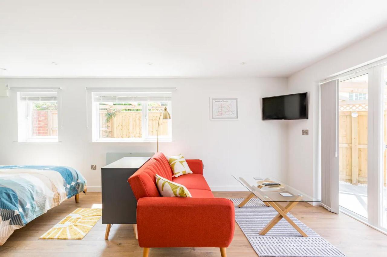 Charming Chester Studio With Private Garden & Free Parking ภายนอก รูปภาพ