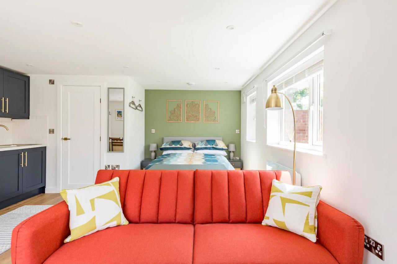 Charming Chester Studio With Private Garden & Free Parking ภายนอก รูปภาพ