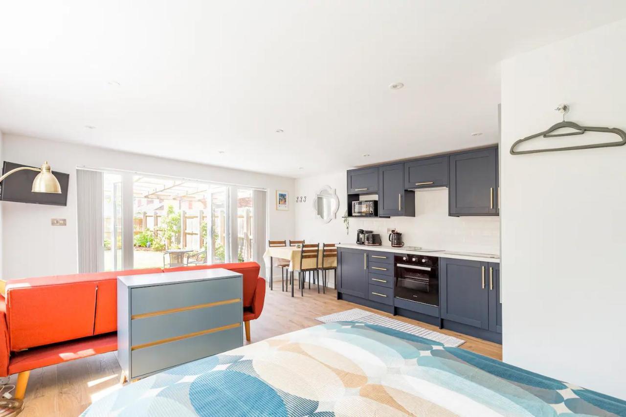 Charming Chester Studio With Private Garden & Free Parking ภายนอก รูปภาพ